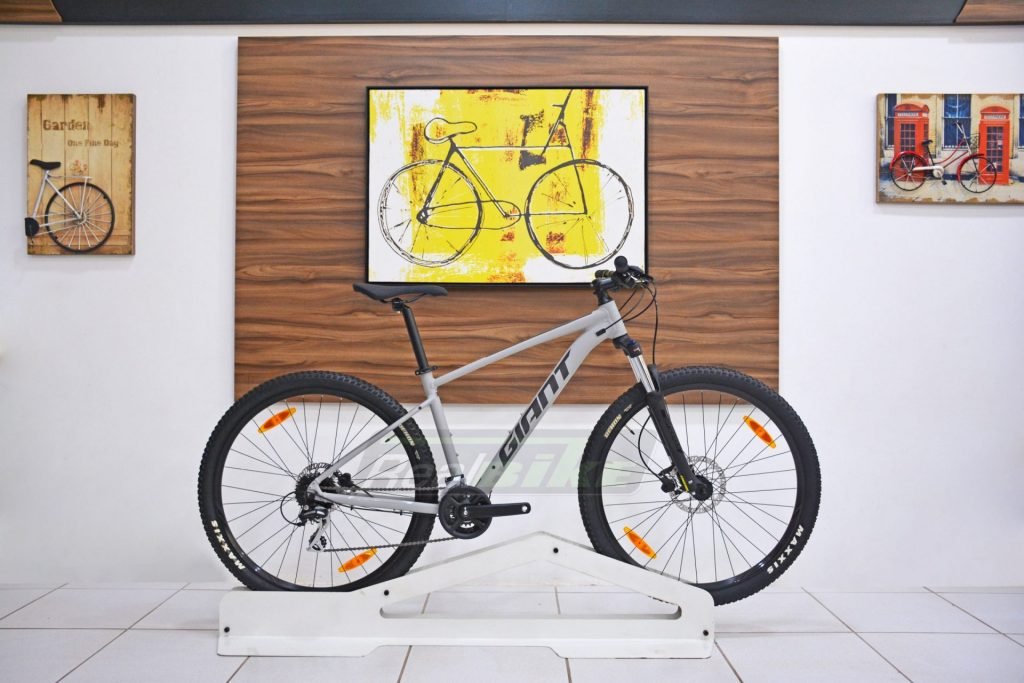 Bicicleta Giant Talon 2  GRAY CONCRETE 2021